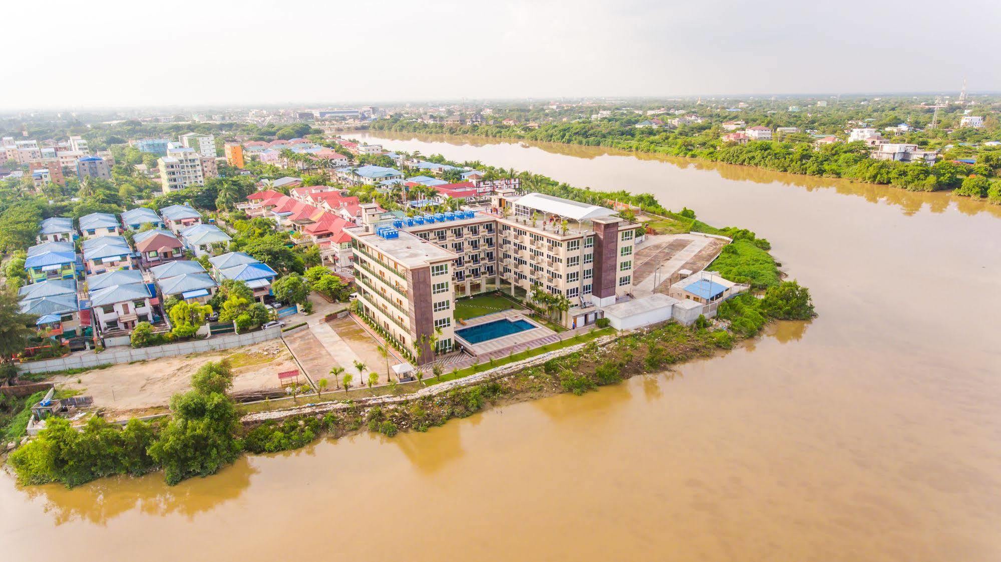 Sincere Smile Hotel